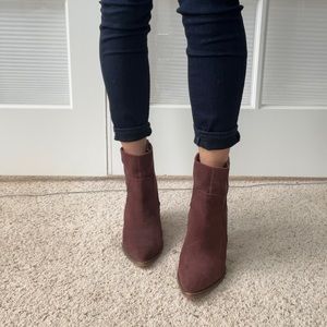 Mauve Vince Camuto booties in EUC